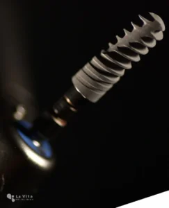 Dentalni implantat – priprema za ugradnju Dentalni implantat prije kirurške ugradnje